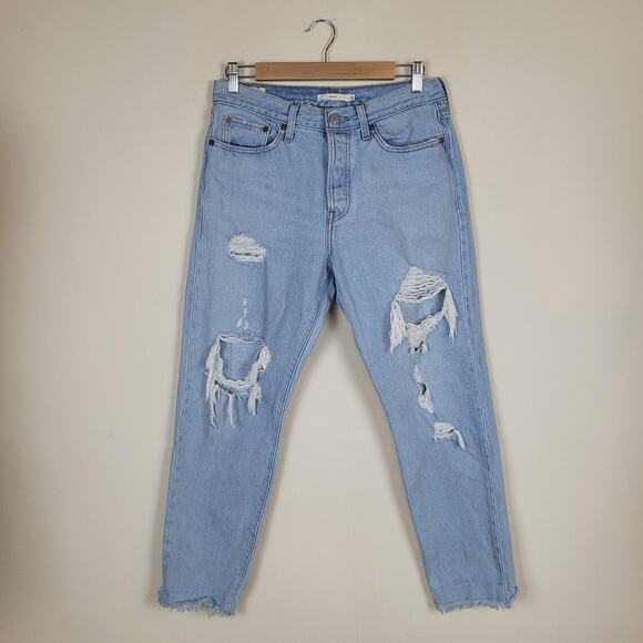Levi's Wedgie Jeans Womens 29 Light Wash Distressed Raw Hem High Rise Blue Denim - Picture 1 of 11
